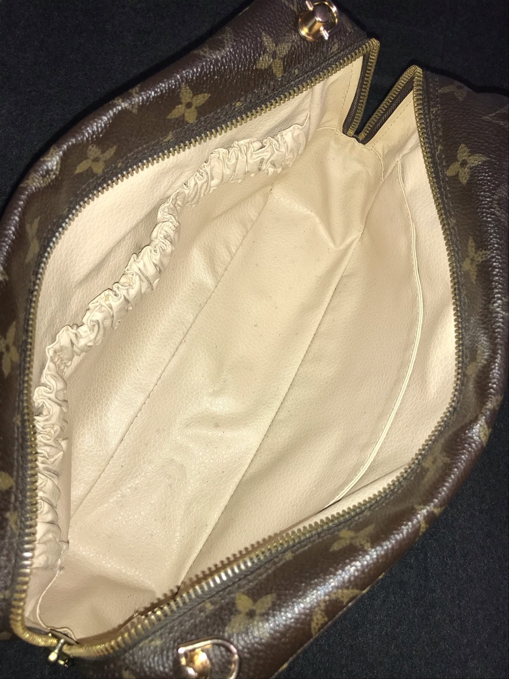 ✅LV TROUSSE 28 CLUTCH 872TH
AUTHENTIC LOUIS VUITTON - Picture 4 of 12